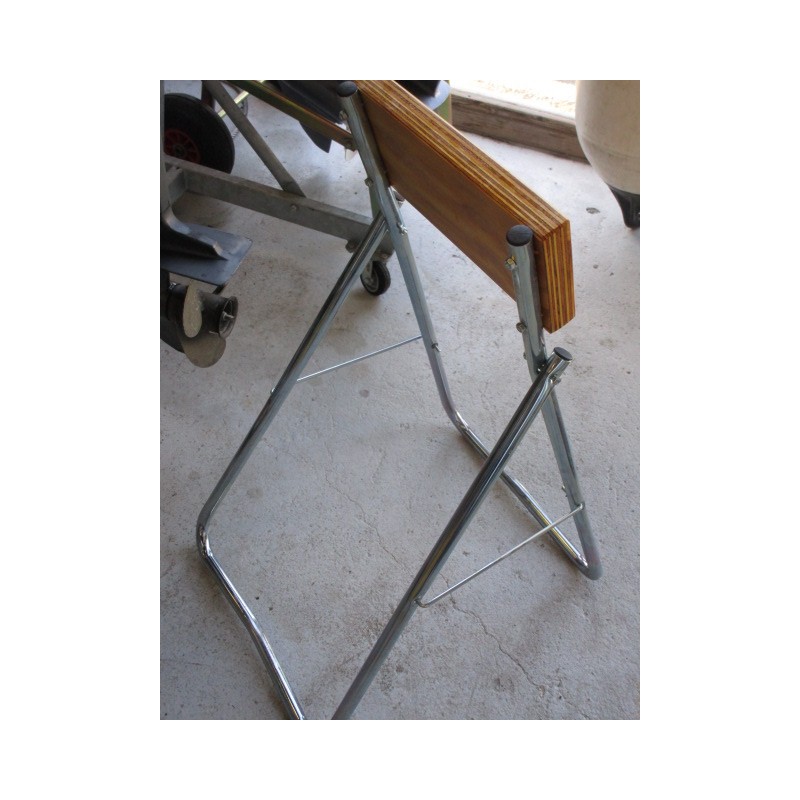 Chaise Pour Moteur Hors Bord / Chaise pliante pour moteur hors bord supporte jusqu'à 25 cv en 2 temps et 15 cv en 4 temps acier zingué et bois marin vernis multi plis.