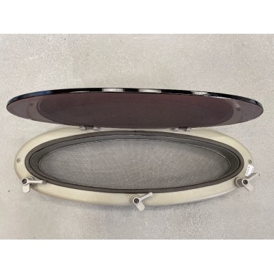 Hublot ovale plastique avec filet 525 x 190 mm.