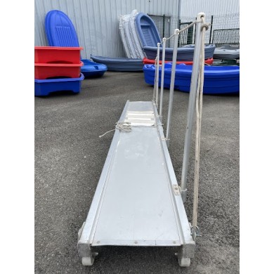 Passerelle pliable d'occasion 2.5 M avec roue et main courante.