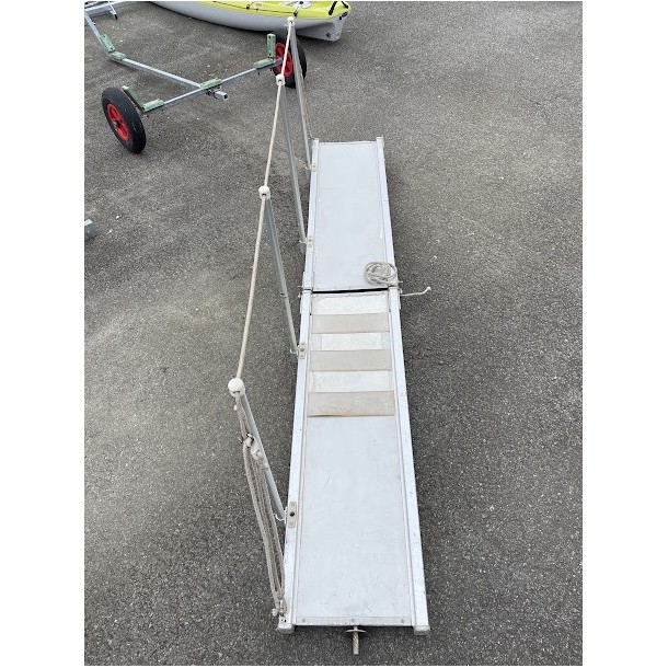 Passerelle pliable d'occasion 2.5 M avec roue et main courante.