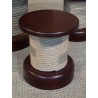 Salon en acajou esprit marin, 1 table basse et 4 tabourets